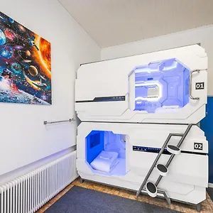 Space - Station # Hauptbahnhof Hostal