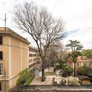 https://savoia-rooms-roma.it-romehotels.com